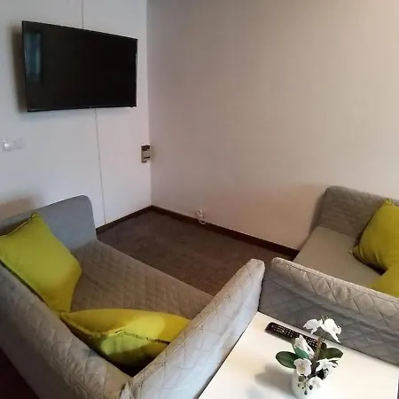 Room In Apartment - Theorynomad Quarto Duplo Central * Лиссабон