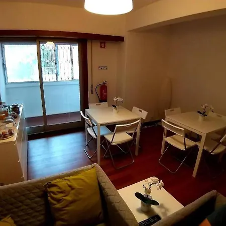 Guest house Room In Apartment - Theorynomad Quarto Duplo Central Lisbon